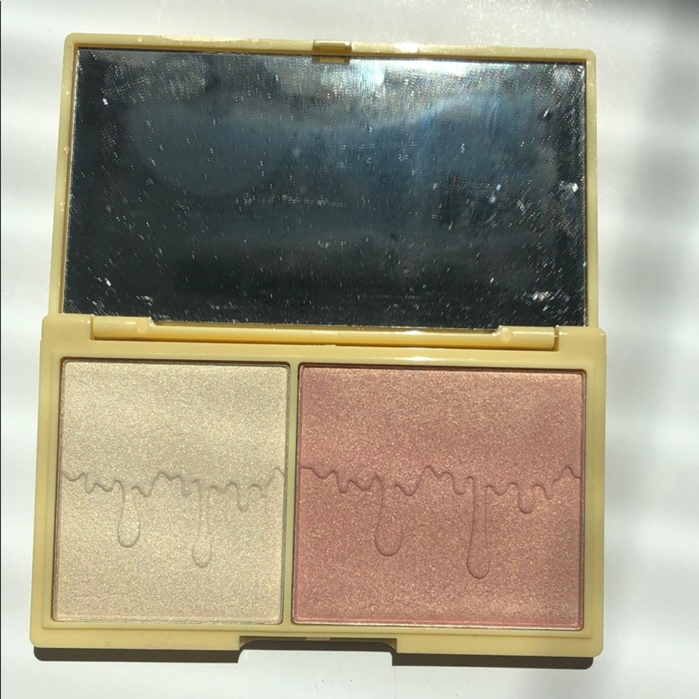 Brand new highlighter palette